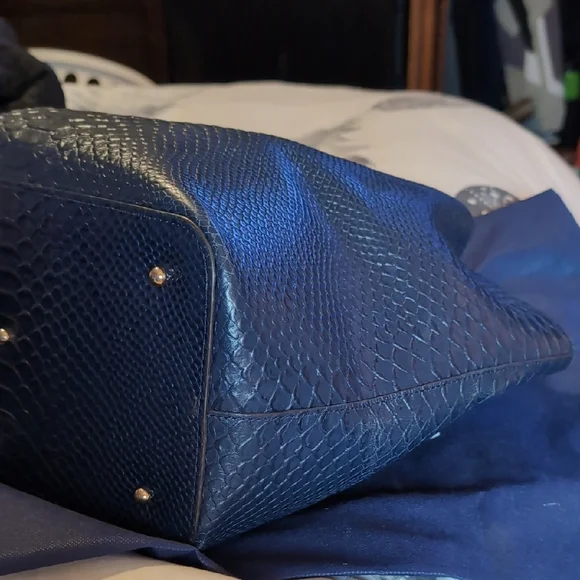 Dooney & Bourke Croc Embossed Flynn - Picture 8 of 17